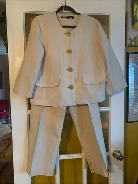 Kasper Women's Cream Two-Piece Pant Suit